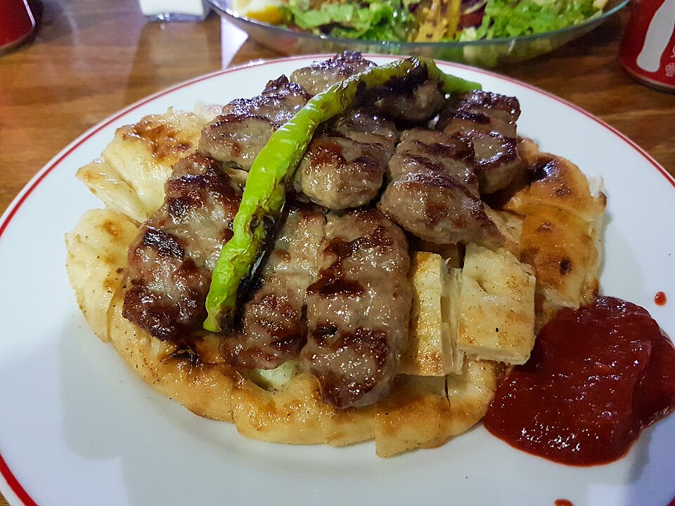 Akhisar köfte - Traditional Türkiye dish