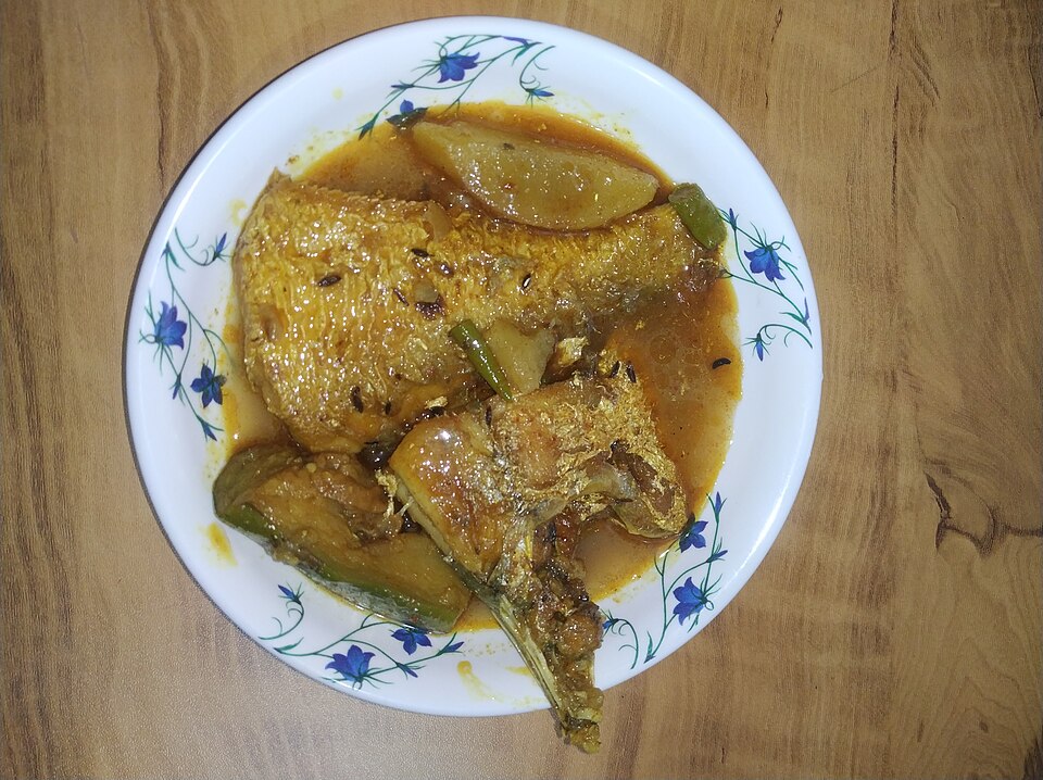 Alu begun diye dhela machher jhol - Traditional India dish
