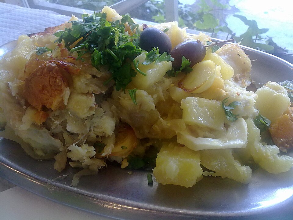Bacalhau à Gomes de Sá - Traditional Portugal dish