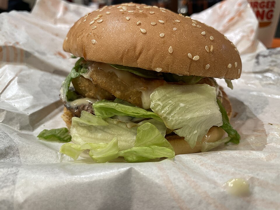 オニオンリング ワイルドBBQバーガー - Traditional Japan dish