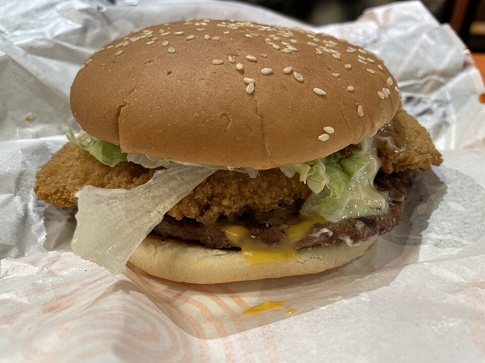 フライドチキン ワイルドBBQバーガー - Traditional Japan dish