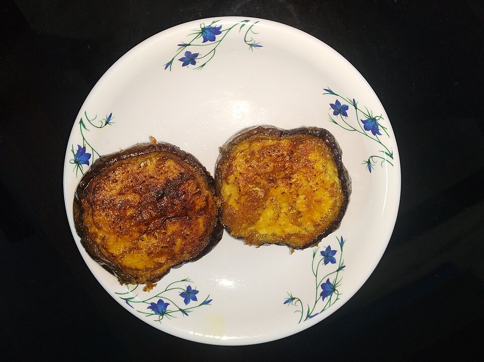 Begun bhaja - Traditional India dish