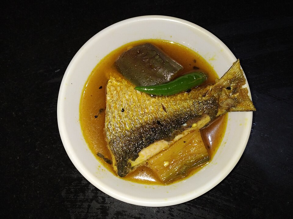 Begun diye Khoyra machher jhol - Traditional India dish