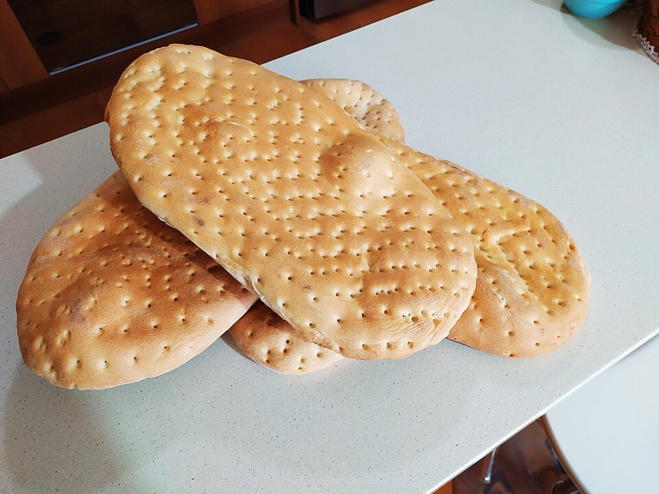 Bica de azeite - Traditional Portugal dish