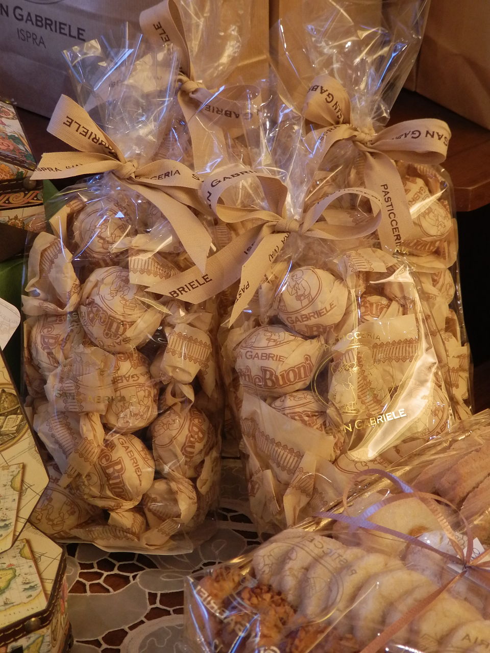 Brutti e buoni - Traditional Italy dish