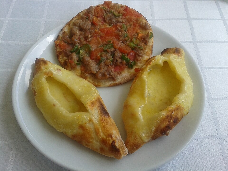 Bursa cantık pide - Traditional Türkiye dish