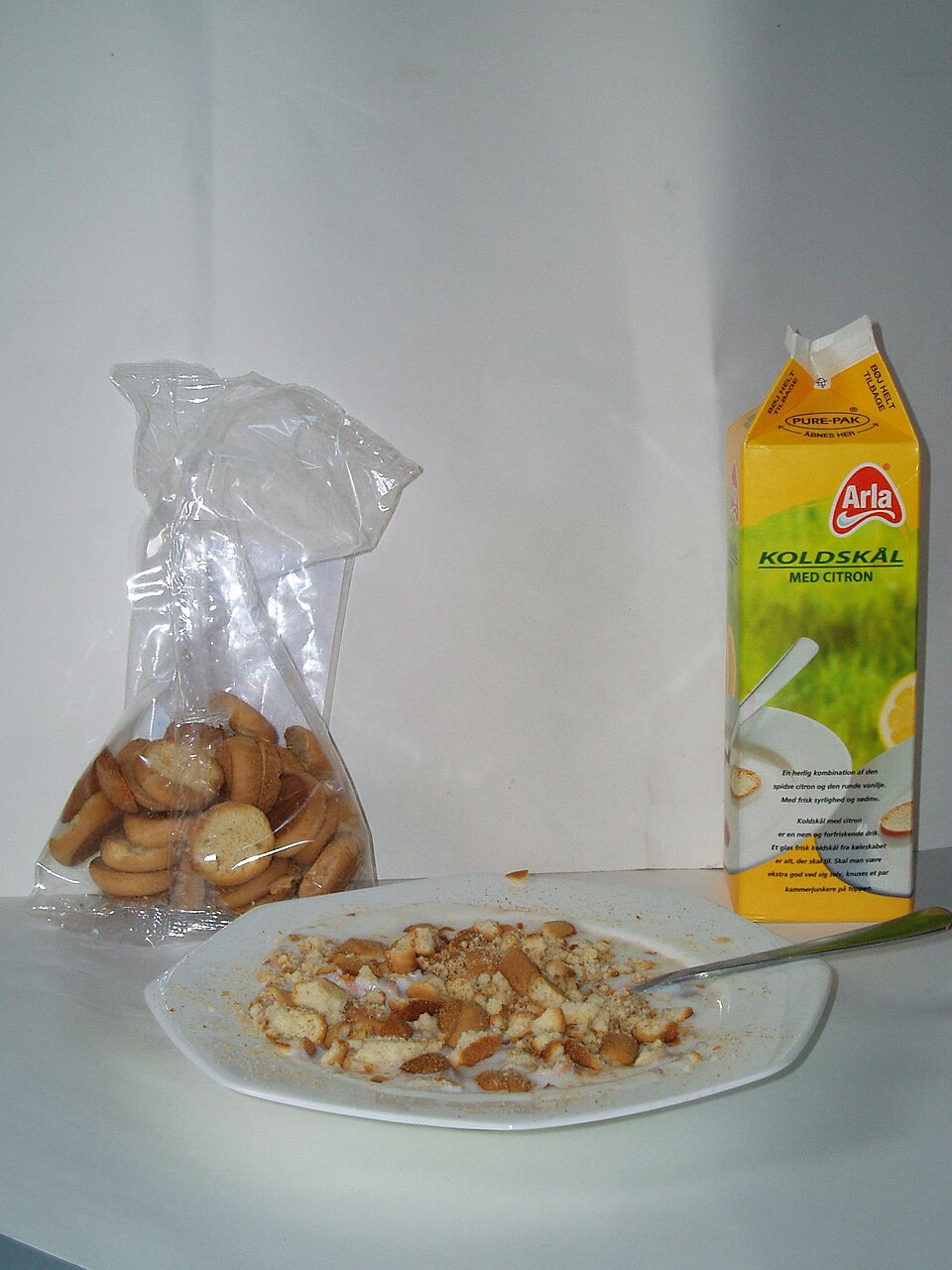 Buttermilk koldskål - Traditional Denmark dish