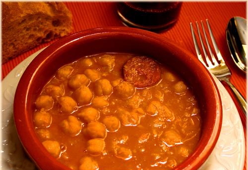 Callos con garbanzos - Traditional Türkiye dish