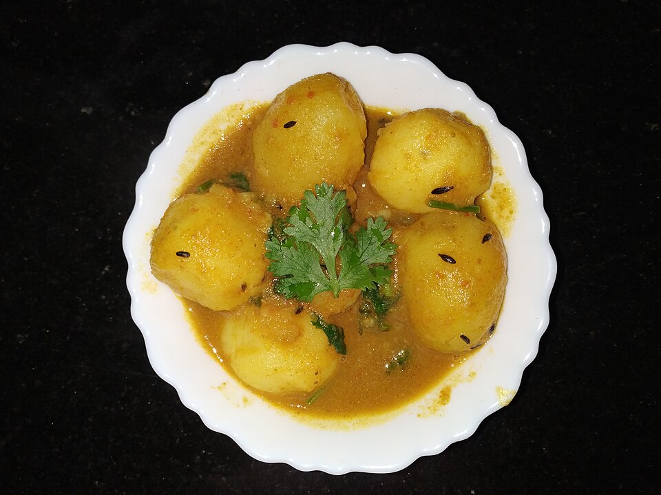 Chhoto alur niramish dom - Traditional India dish