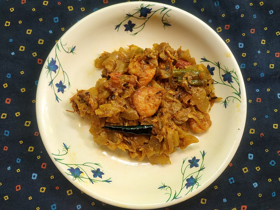 Chingri diye lau ghonto - Traditional India dish
