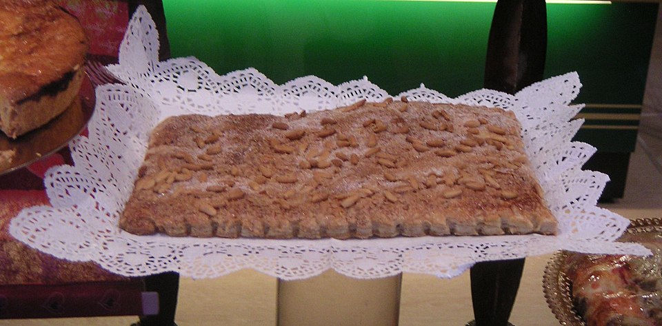 Coca de chicharrones - Traditional Spain dish