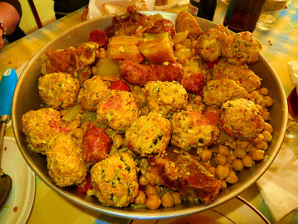 Cocido de pelotas - Traditional Spain dish