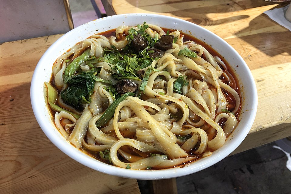 dāoxiāo miàn - Traditional China dish