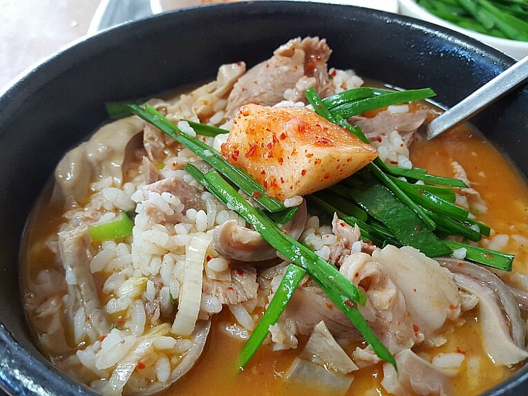 dwaeji-gukbap - Traditional South Korea dish