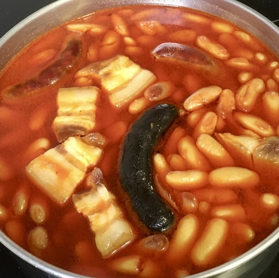 Fabada asturiana - Traditional Spain dish