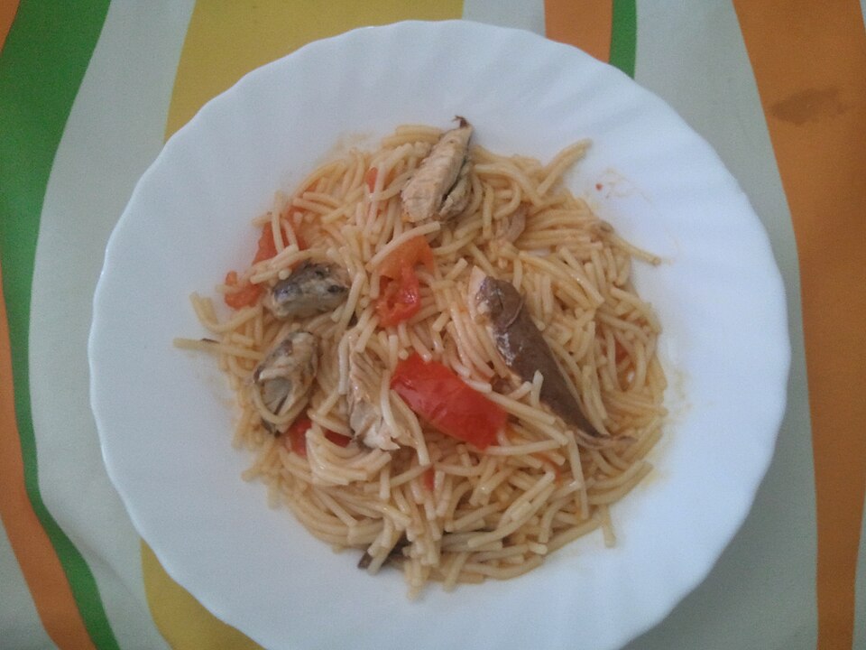 Fideos con caballa - Traditional Spain dish