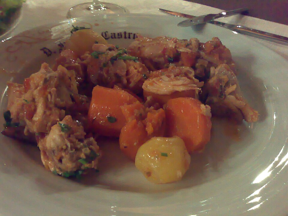 Frango na púcara - Traditional Portugal dish
