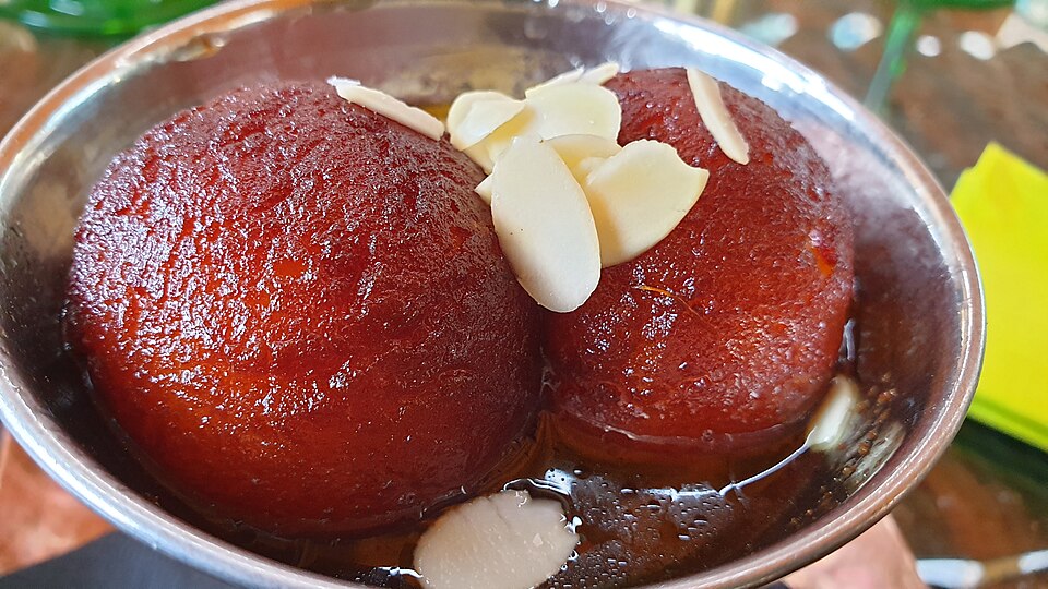 gulab jamun - Traditional Pakistan dish