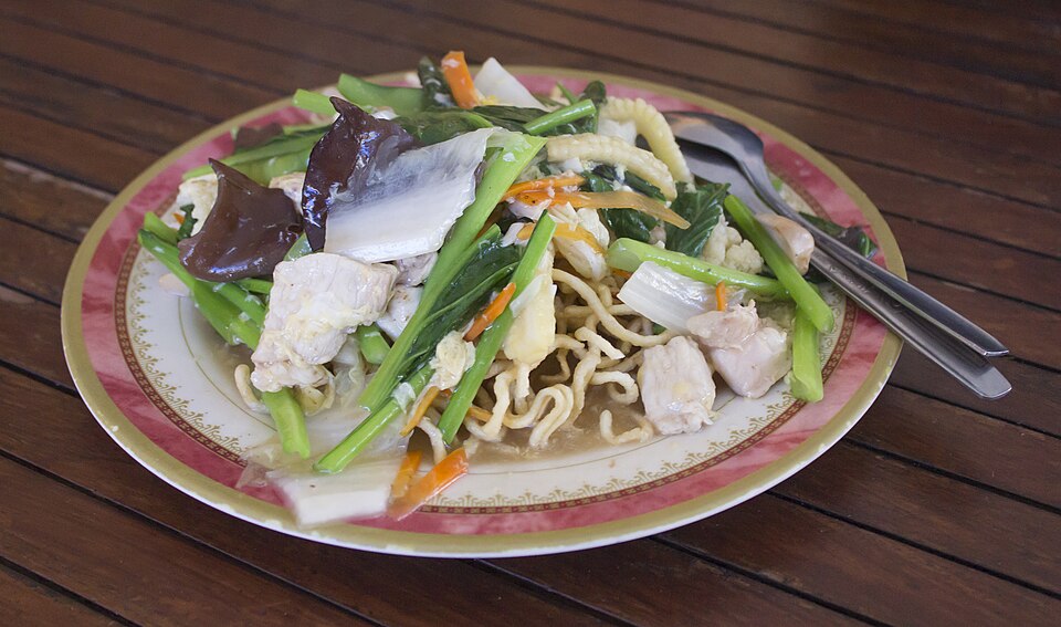 I fu mie - Traditional Indonesia dish