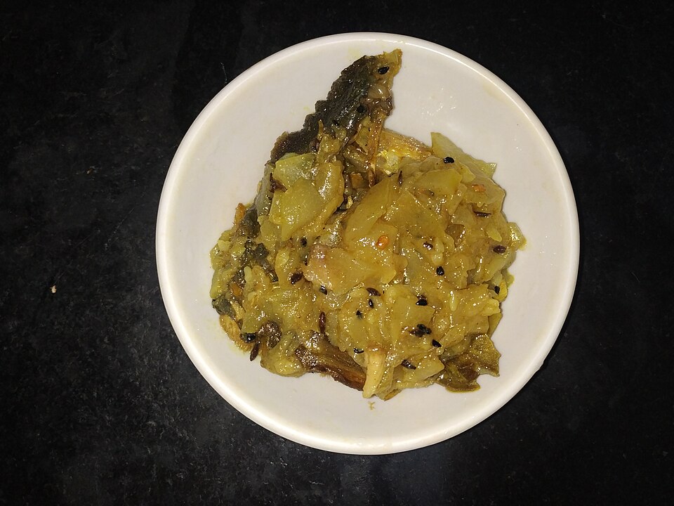 Ilish machher matha diye lau ghonto - Traditional India dish