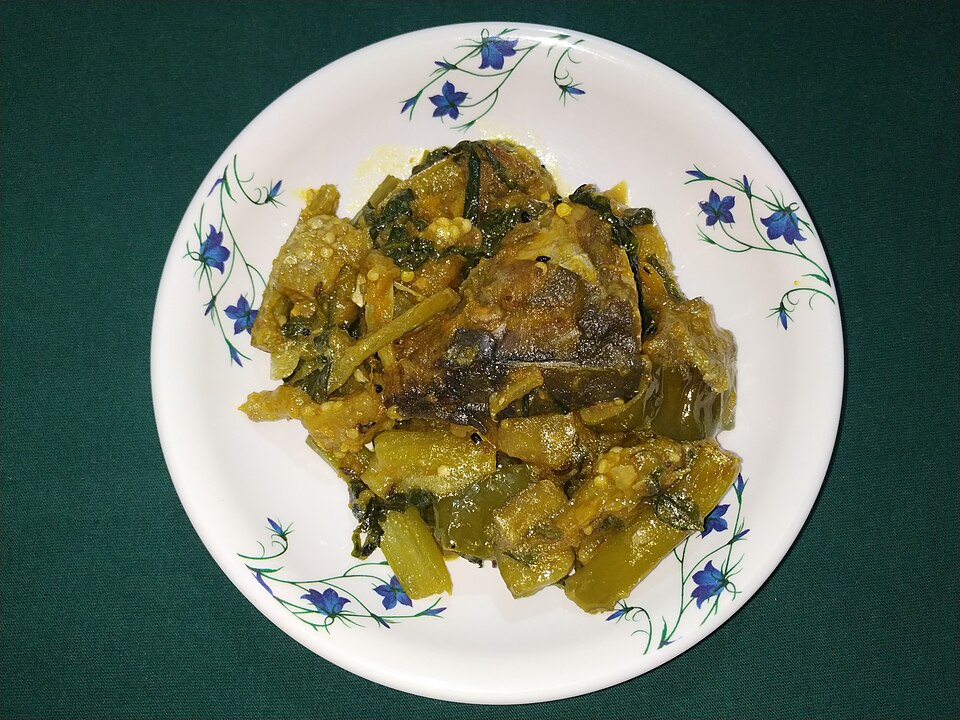 Ilish machher matha diye pui shaker chorchori - Traditional India dish
