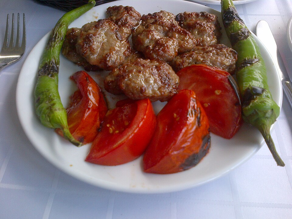 İnegöl meatballs - Traditional Türkiye dish