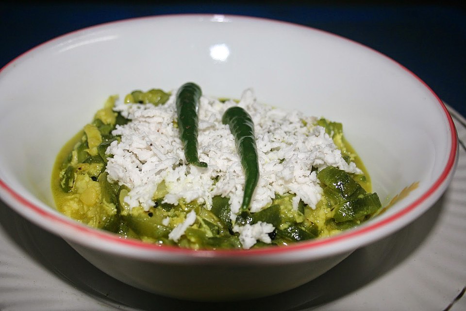 Jhinge narkoler torkari - Traditional India dish