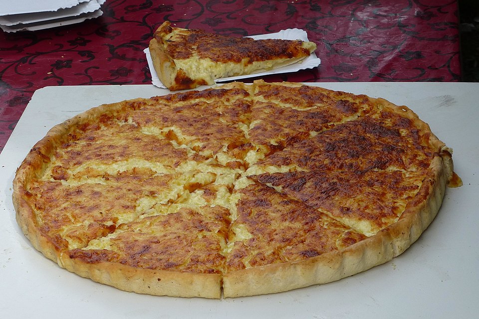 käsefladen - Traditional Switzerland dish
