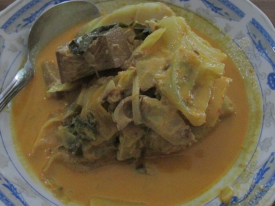 Ketupat pitalah - Traditional Indonesia dish