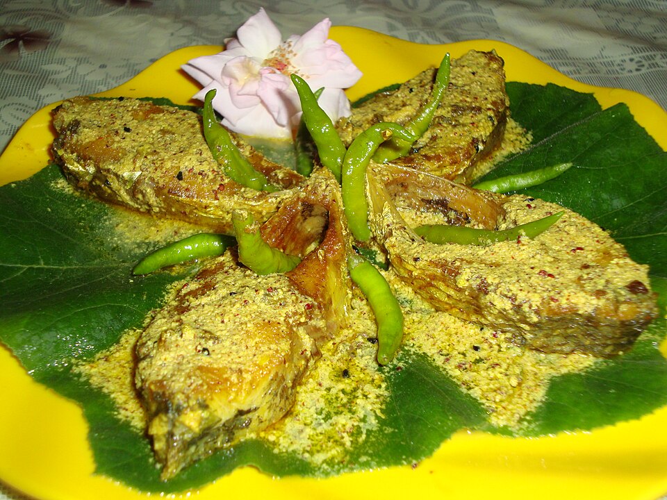 Kumro Patay Ilish bhapa