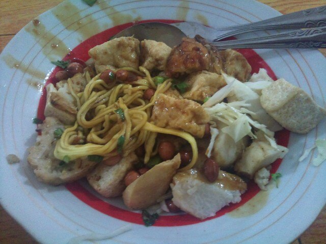 kupat tahu - Traditional Indonesia dish