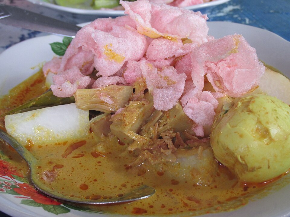 Lontong cubadak - Traditional Indonesia dish