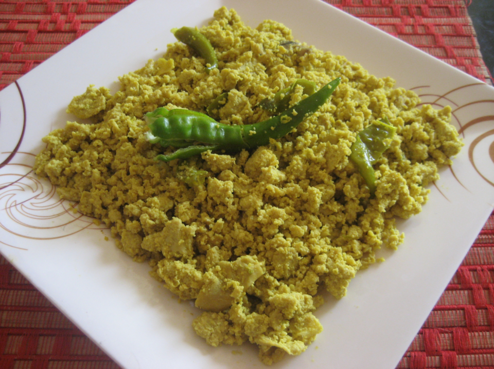 Machher dim bhapa - Traditional India dish