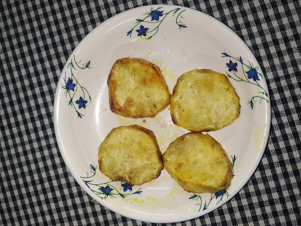Misti alu vaja - Traditional India dish