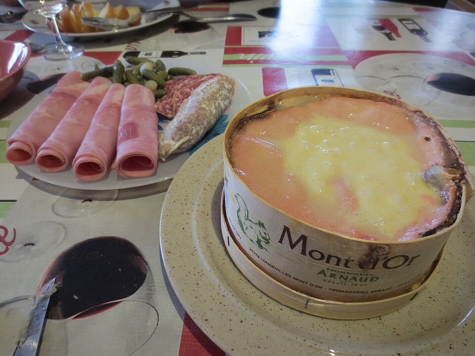 Mont d'Or chaud - Traditional France dish
