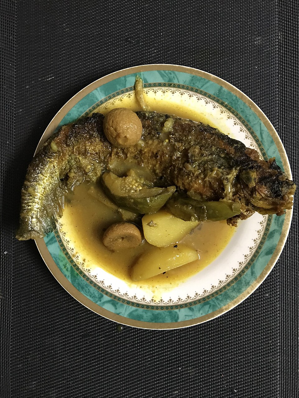Pabda begun jhol - Traditional India dish