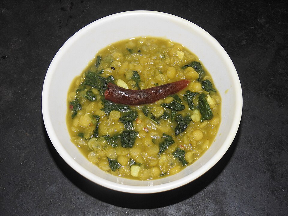 Pat sak diye motor dal - Traditional India dish
