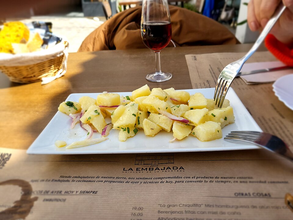 patatas aliñás - Traditional Spain dish
