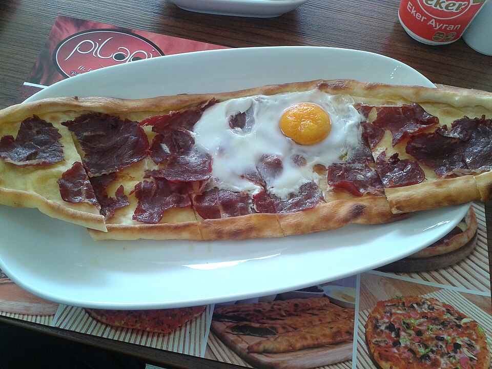 pide - Traditional Türkiye dish