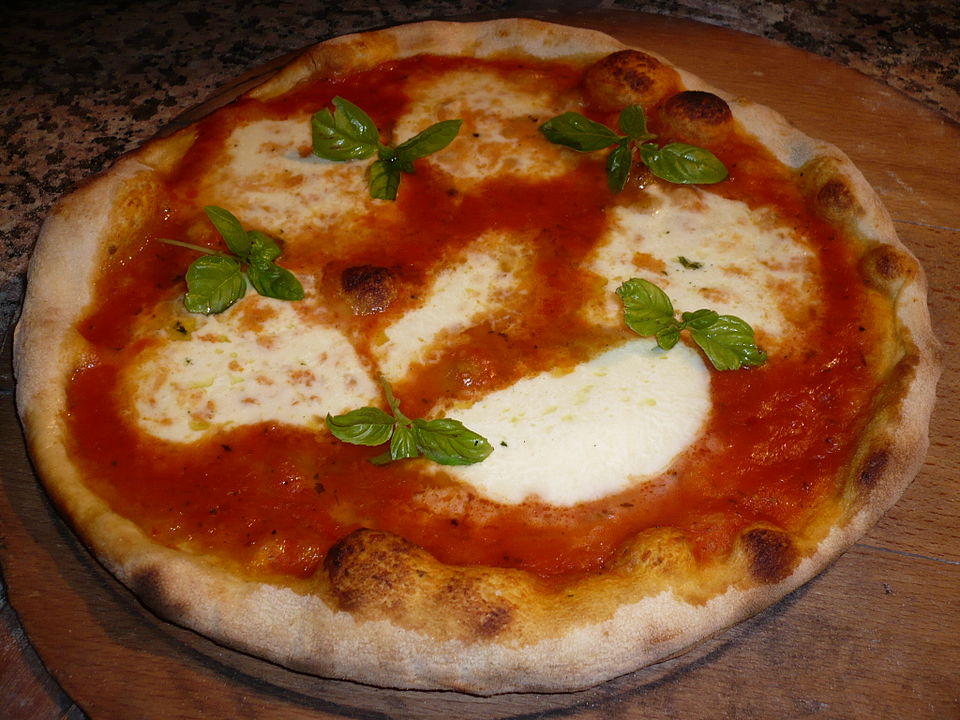 Pizza Margherita - Traditional Italy dish