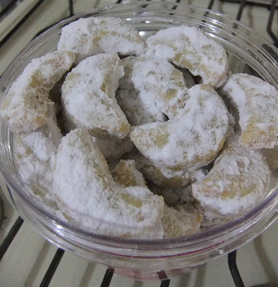 Putri salju cake - Traditional Indonesia dish