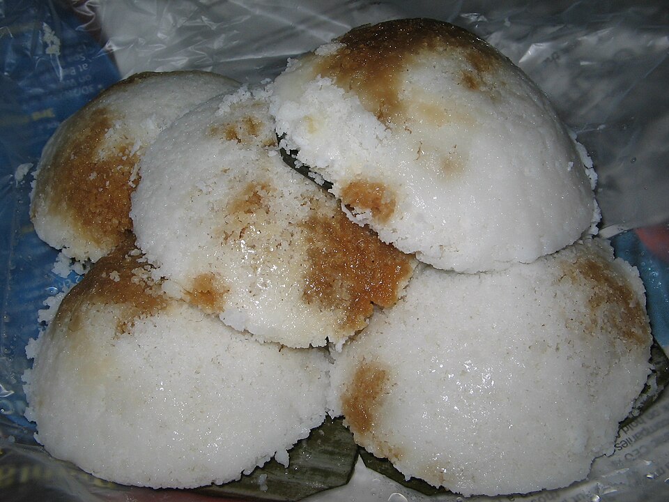 Putu piring - Traditional Singapore dish