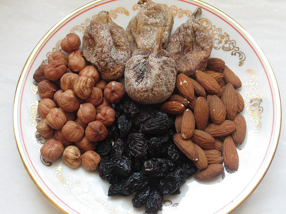 Quatre mendiants - Traditional France dish