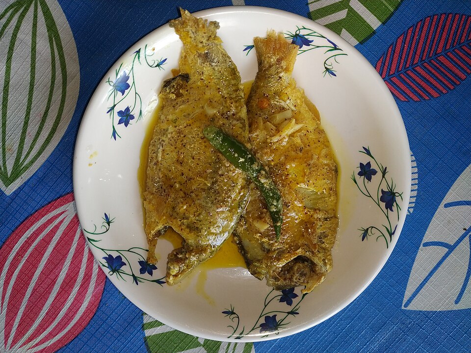 Sorshe diye khoyra machher jhal - Traditional India dish