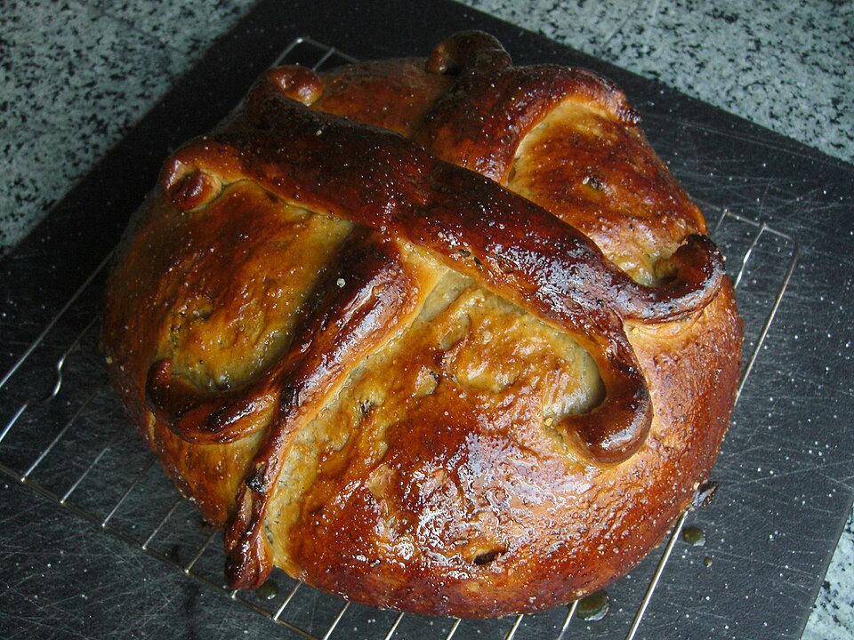 tsoureki - Traditional Türkiye dish