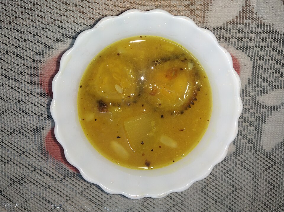 Uchchhe lau diye tetor dal - Traditional India dish