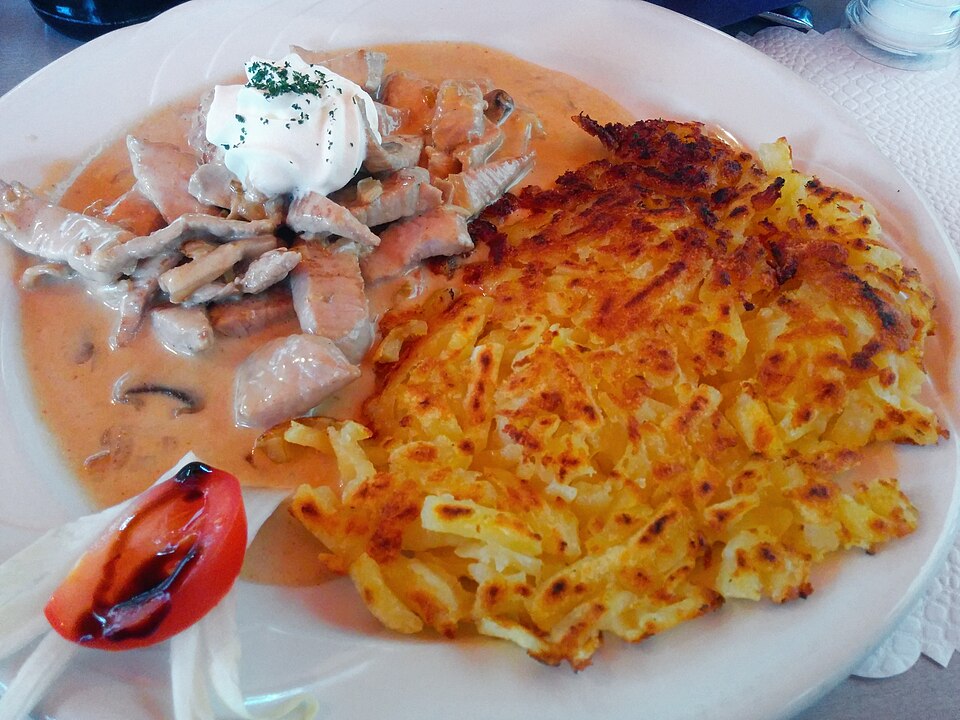 Zürcher Geschnetzeltes - Traditional Switzerland dish