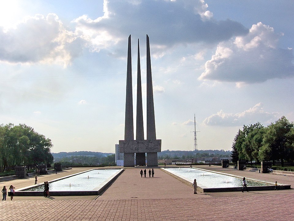 Вызваліцелям Віцебска — савецкім воінам, партызанам і падпольшчыкам