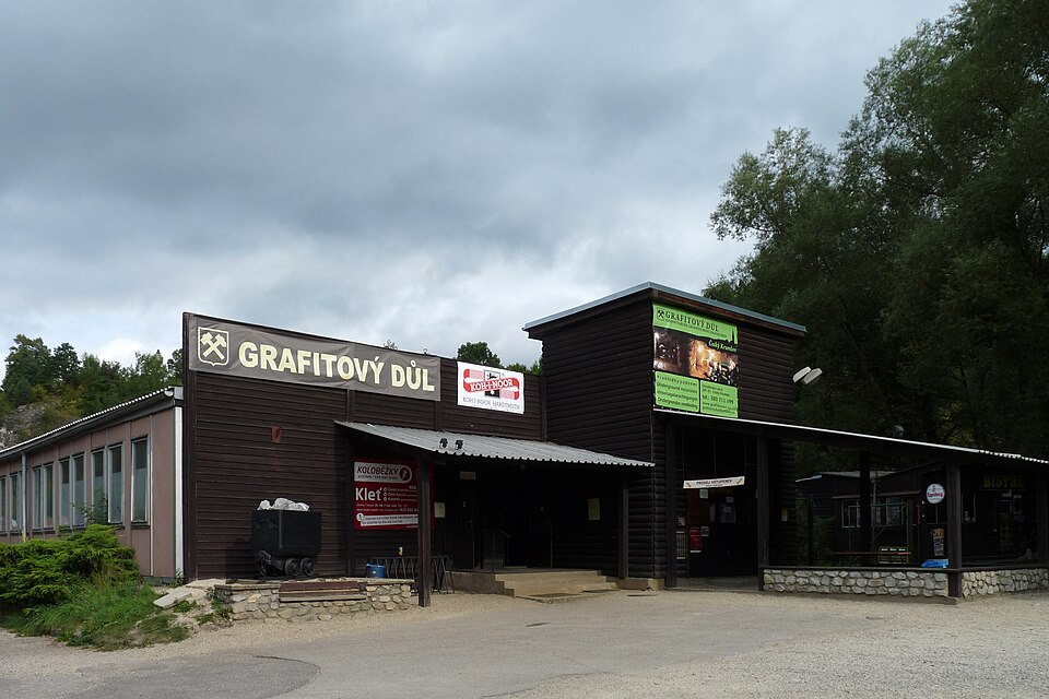 Grafitový důl