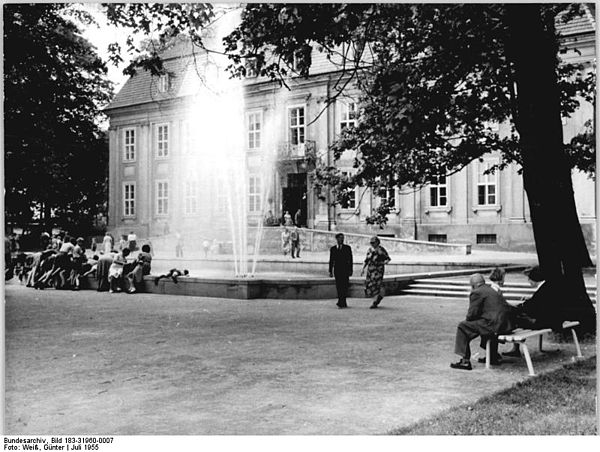 Brunnen mit Fontäne